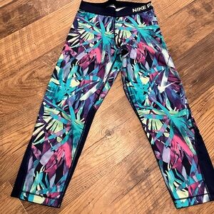 Women’s Nike Tropical Print Cropped Leggings